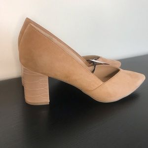 NWT Ann Taylor Factory Neutral Suede Embossed Block Heel Pumps size 9